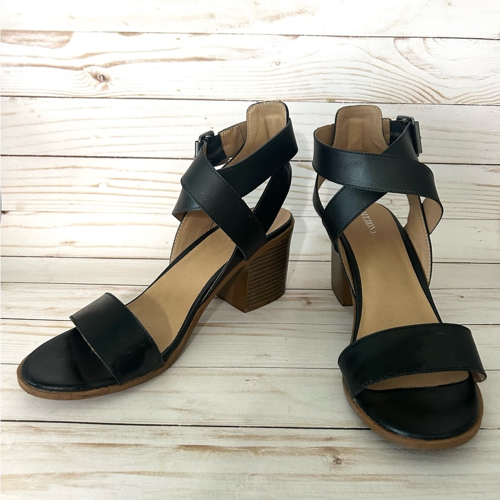 Black Merona straps heeled sandals